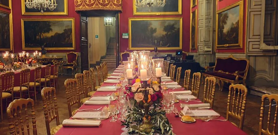 Cena di gala aziendale con tavolo imperiale, Palazzo Doria Piazza del Collegio Romano 2 Roma — Raffaele De Luca