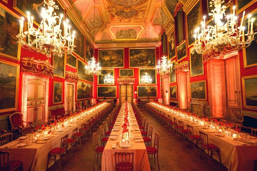 Cena di gala aziendale con tavoli imperiali, Palazzo Doria Piazza del Collegio Romano 2 Roma — Raffaele De Luca