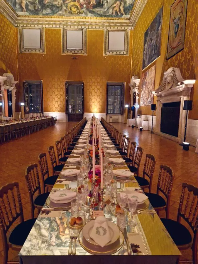 Tavolo imperiale specchiato nel Salone Pietro da Cortona, Palazzo Barberini Via delle Quattro Fontane 13 Roma — Raffaele De Luca