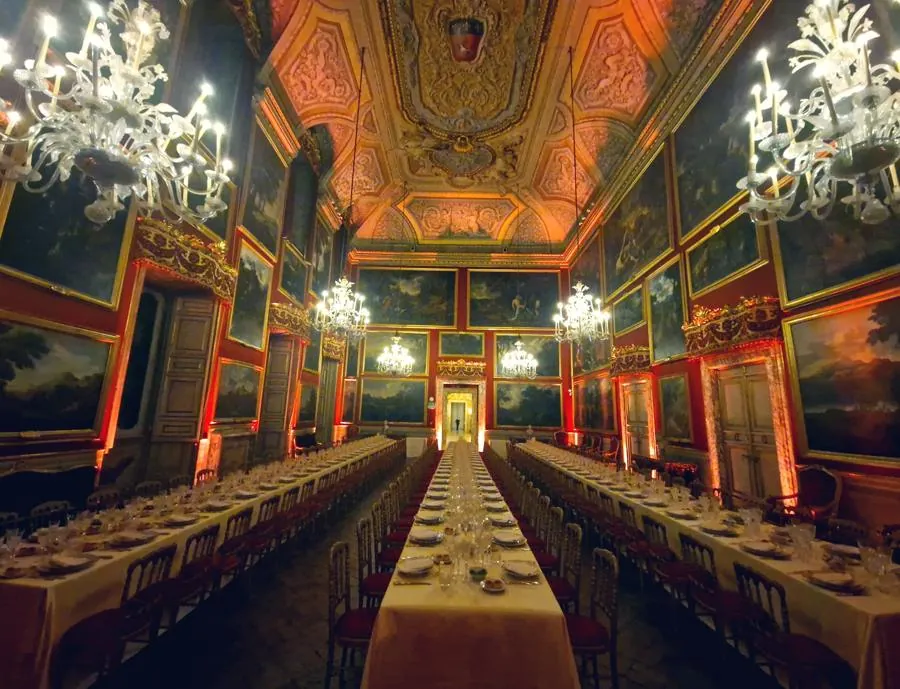Cena di gala aziendale con tavoli imperiali, Palazzo Doria Piazza del Collegio Romano 2 Roma — Raffaele De Luca