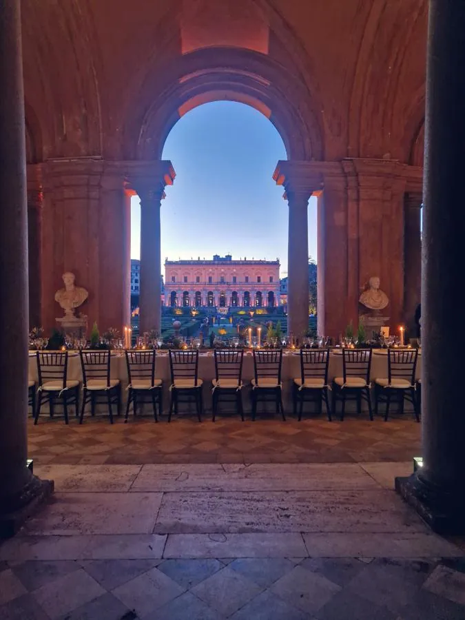 Cena al tramonto in dimora storica Italia — Raffaele De Luca catering e banqueting